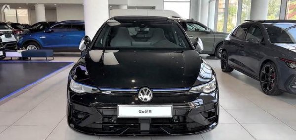 丰益国际 升级333匹2.0T动力！配电磁悬架+漂移模式，2025款高尔夫R亮相